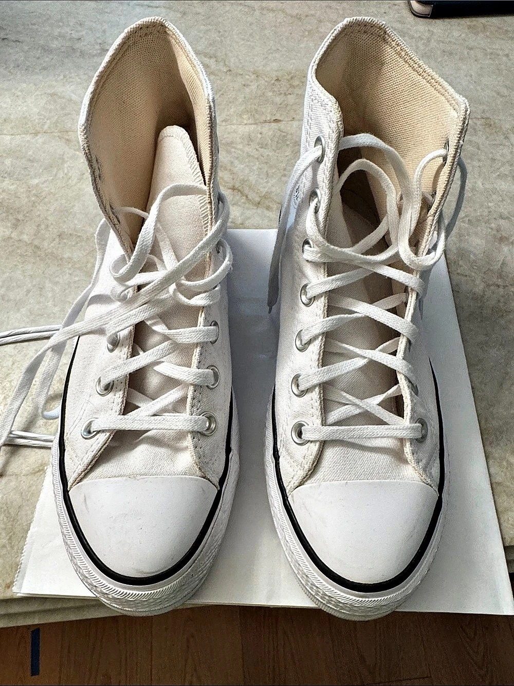 Converse Chuck Taylor All Star White High-Top Sneakers US 7.5